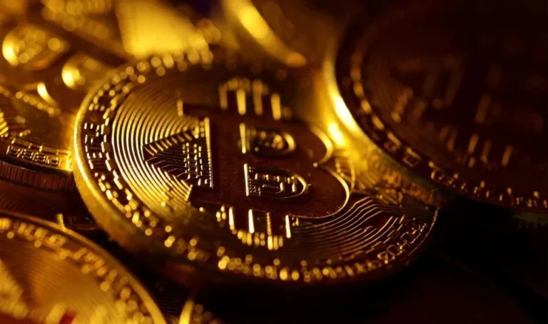 Giá Bitcoin tăng vọt