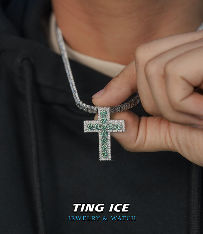 Mặt dây chuyền Cross Bạc S925 Full Moissanite Green