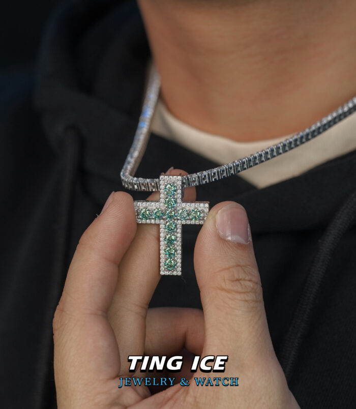 Mặt dây chuyền Cross Bạc S925 Full Moissanite Green
