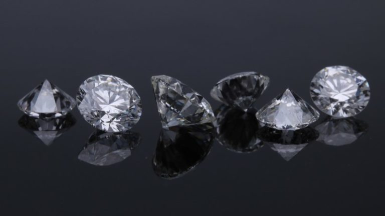 Đá Moissanite Là Gì?